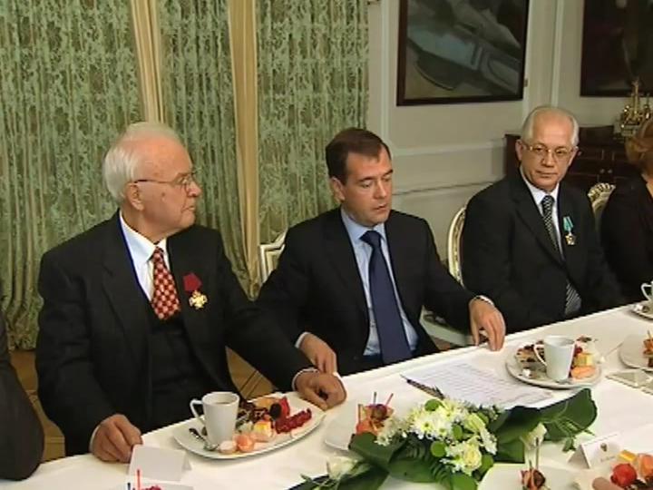 Д. Медведев. Встреча с журналистами Российской газеты 8 ноября 2010 года. Ответ на вопрос о нападении на О. Кашина.ogv